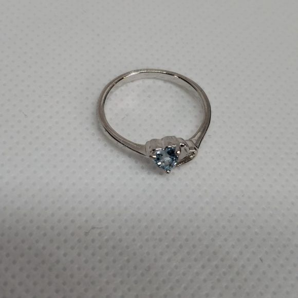 Silver Blue Topaz Ring - Picture 4 of 4